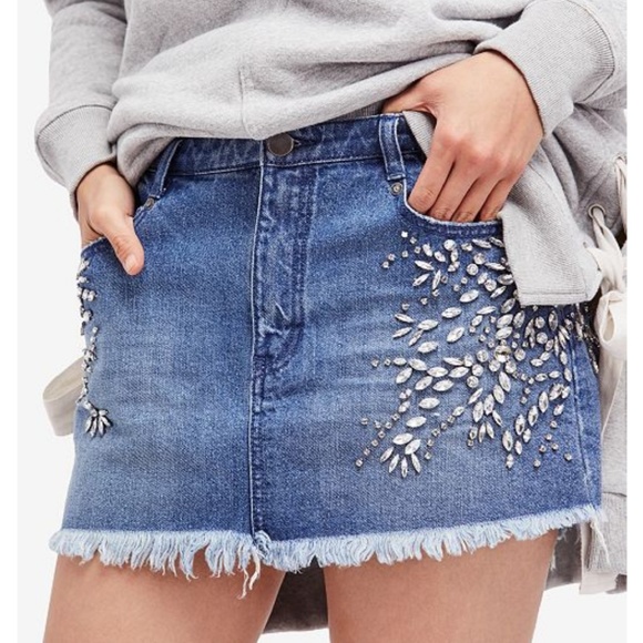 🍒NWT🍒 FREE PEOPLE EMBELLISHED DENIM MINI - Picture 2 of 6